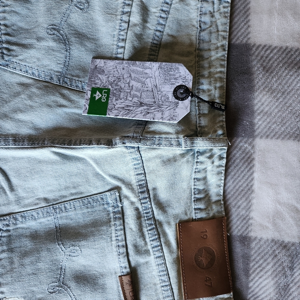 Shorts - Picture 6 of 6